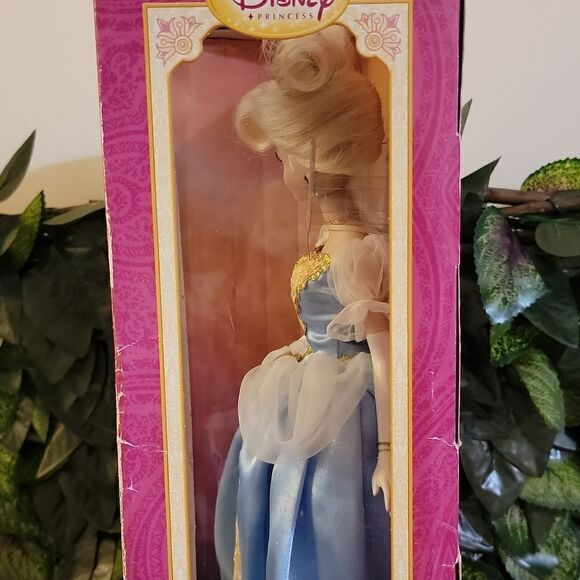 Disney Princess Enchanted Tales 2007 Brass Key Porcelain Doll New Cinderella 16" - Picture 9 of 9